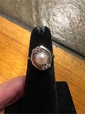 Vantel Pearls Sterling Silver Ring with White Pearl and CZ Accents Size 5